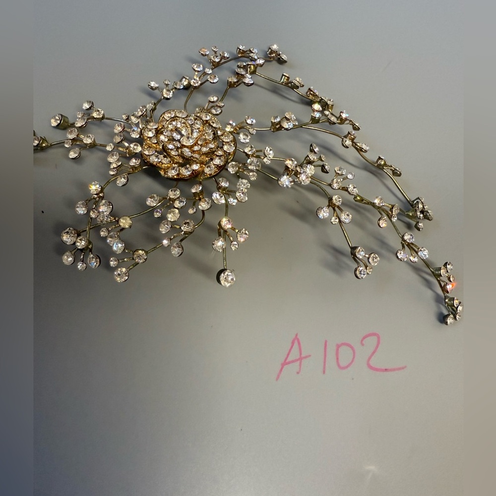 Crystal gold tone Floral Hairpiece Bridal - Picture 11 of 12